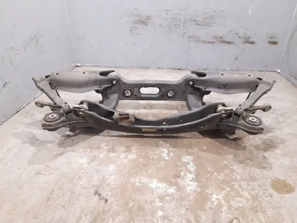 Travesaño trasero Mercedes-Benz OEM A2123503201 - Usado image 10
