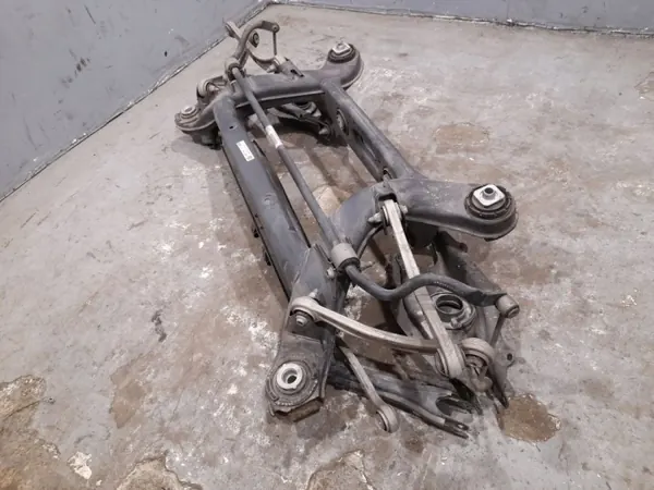 Travesaño trasero Mercedes-Benz OEM A2123503201 - Usado image 3