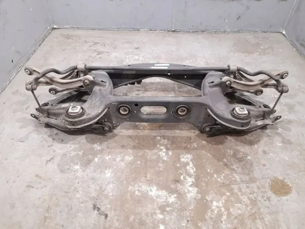 Travesaño trasero Mercedes-Benz OEM A2123503201 - Usado image 4