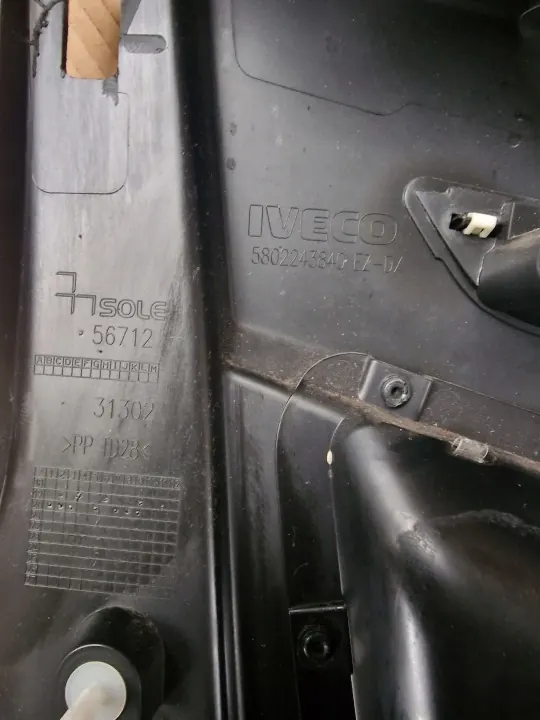 Iveco S-WAY Oikea Ovenpaneeli OEM 5802243840 image 9
