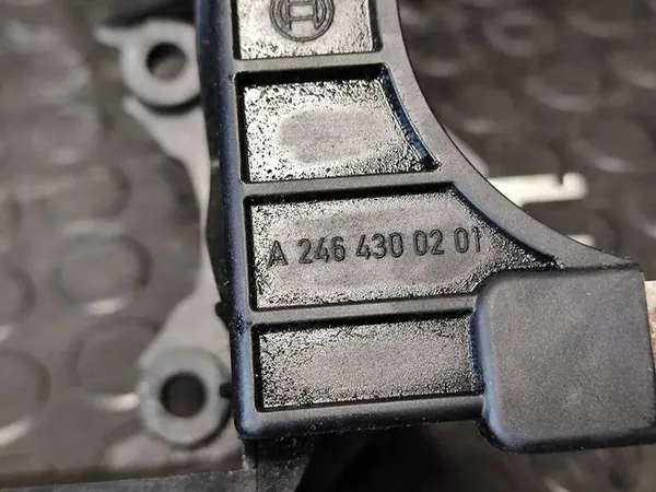 MERCEDES B W246 W176 CLA W117 ABS Pomp Bevestiging image 2