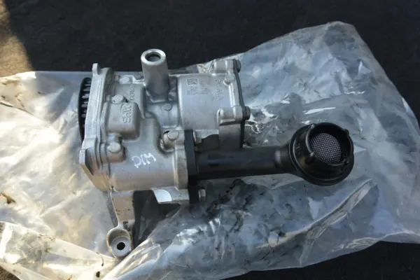 Öljypumppu OEM 04L145208T VW 2.0 TDI:lle image 4