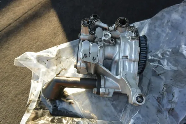 Öljypumppu OEM 04L145208T VW 2.0 TDI:lle image 5