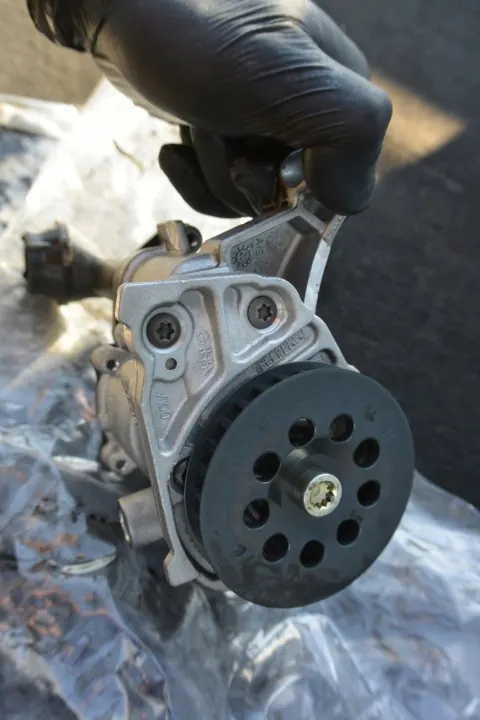 Öljypumppu OEM 04L145208T VW 2.0 TDI:lle image 8
