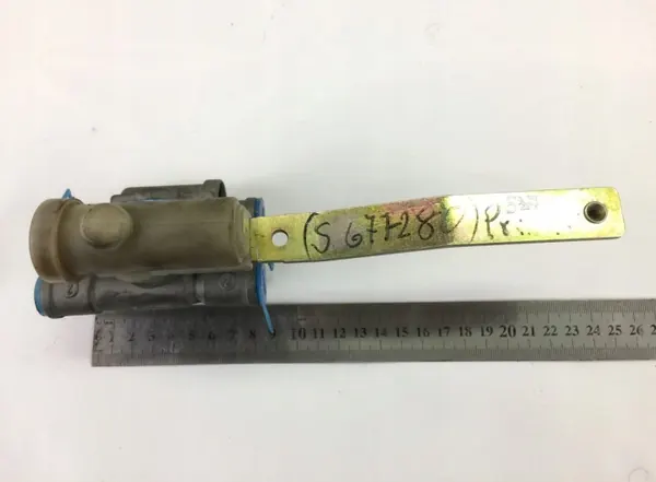 Volvo ilma- jousitasosäädin OEM 0500005018 image 2