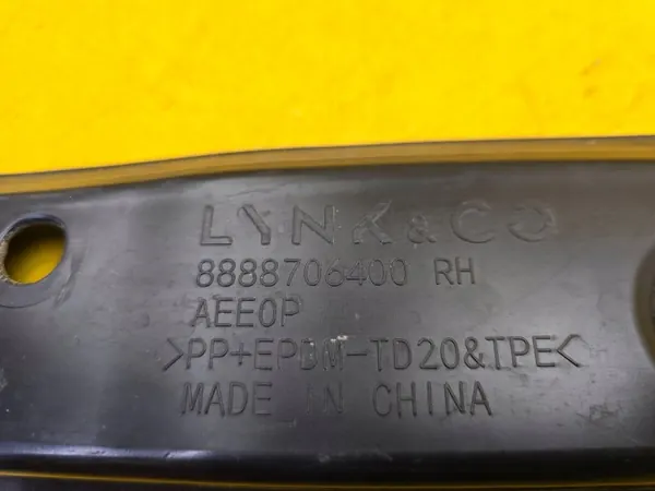 Lynk & Co 01 Oikea lokasuojus OEM 8888706400 image 5