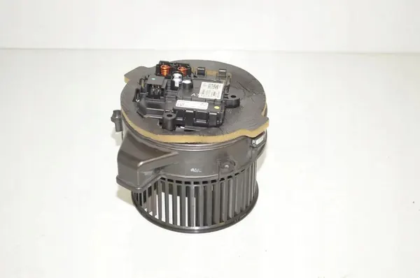 Motor de aquecimento BMW 5 (G30) 64116836881 image 4