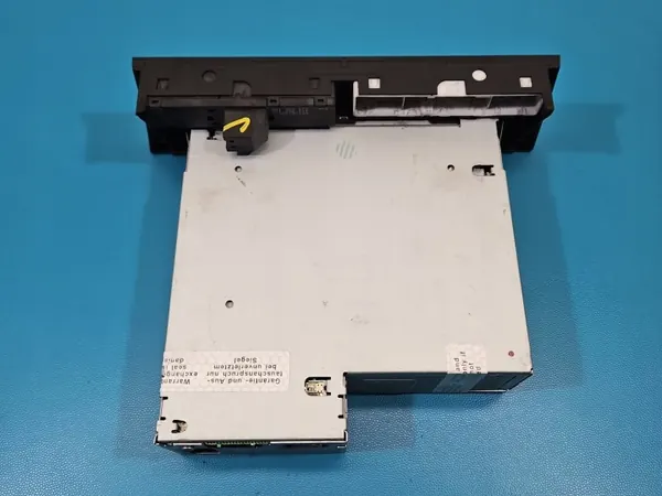 Trocador CD Audi OEM 8T1035110C - Estado Usado image 9