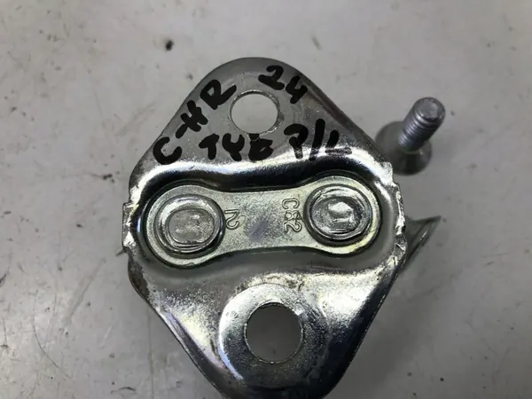 Parafuso fechadura porta traseira Toyota C-HR OEM C82 000 image 5