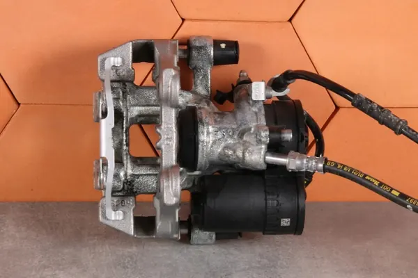 MINI F54 F55 F56 F57 Oikea Takajarrusatula OEM 8831988 image 2