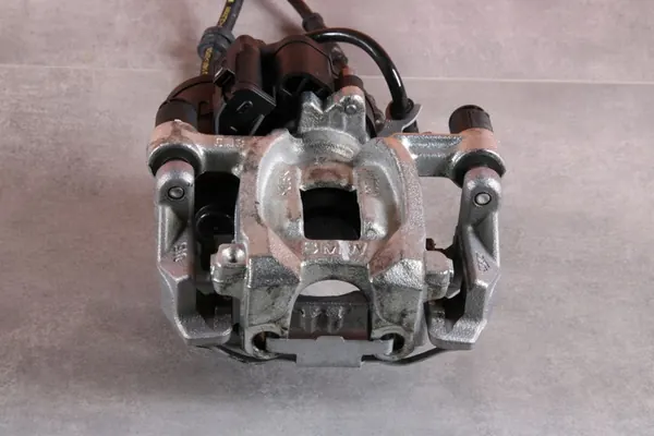 MINI F54 F55 F56 F57 Oikea Takajarrusatula OEM 8831988 image 3