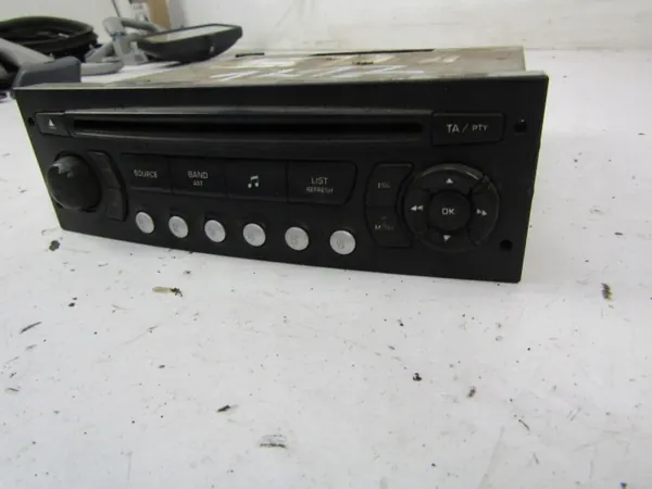 Radio OEM 9666968177 para Peugeot Citroen - Usado image 2