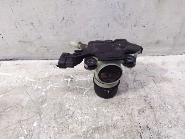 Bomba AdBlue Land Rover OEM F01C250150 - Usado image 2