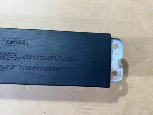 Polviairbag OEM 2138600302 Mercedes E-luokka W213 image 3