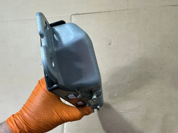 Polviairbag OEM 2138600302 Mercedes E-luokka W213 image 4