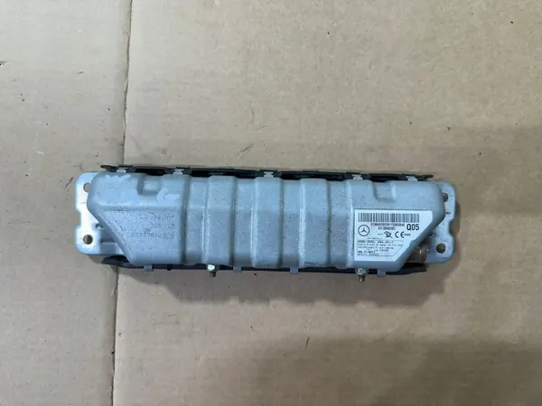 Polviairbag OEM 2138600302 Mercedes E-luokka W213 image 5