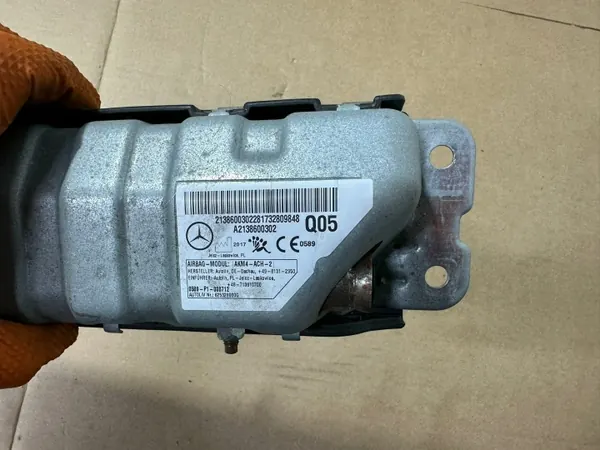 Polviairbag OEM 2138600302 Mercedes E-luokka W213 image 6