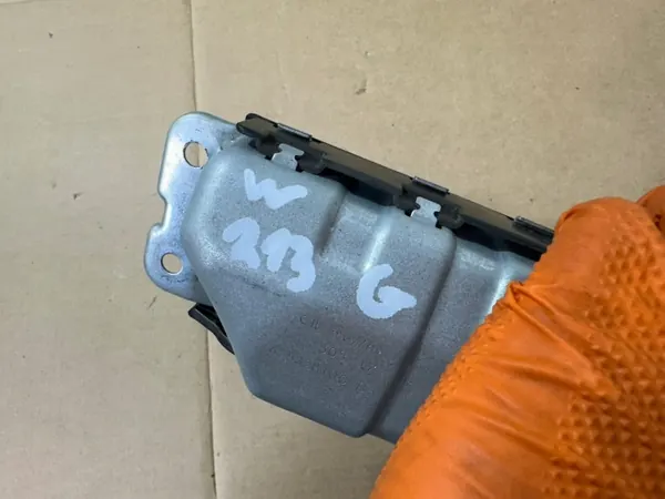 Polviairbag OEM 2138600302 Mercedes E-luokka W213 image 8