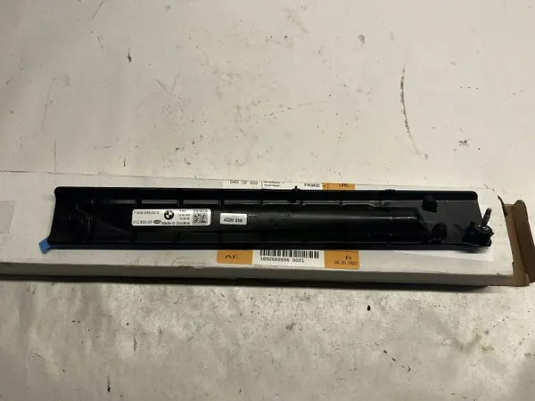 BMW 6 G32 Gran Turismo vasen liukulamppu OEM 177418 image 3