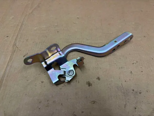 Bisagra de capó izquierda Toyota Yaris image 3