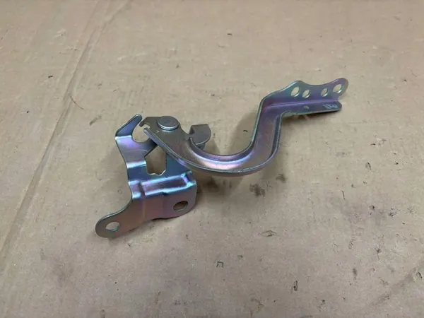Bisagra de capó izquierda Toyota Yaris image 4