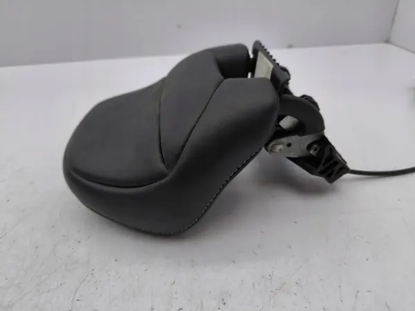 Volvo V40 2013 Baksätes huvudstöd höger OEM H2152099 image 3