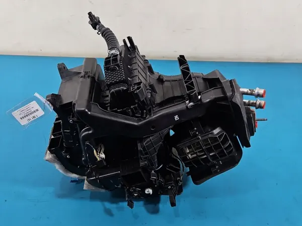 Lämmitysyksikkö OEM P68139418AF Jeep Cherokee image 2