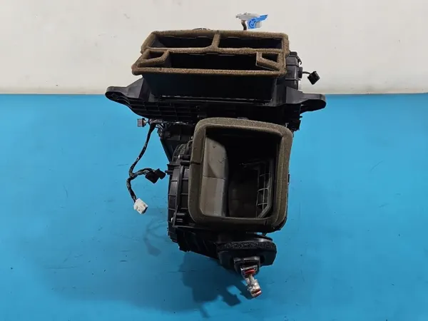 Lämmitysyksikkö OEM P68139418AF Jeep Cherokee image 3