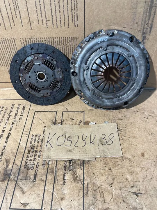 Plaque de pression d'embrayage Volkswagen Polo IV 2007 OEM 03D141031A image 2