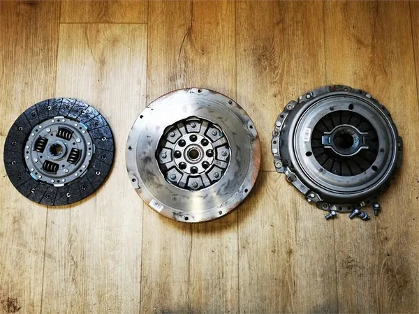 VOLANTE DE DUAL MASSA RENAULT MASTER III IV 2.3 DCI image 3