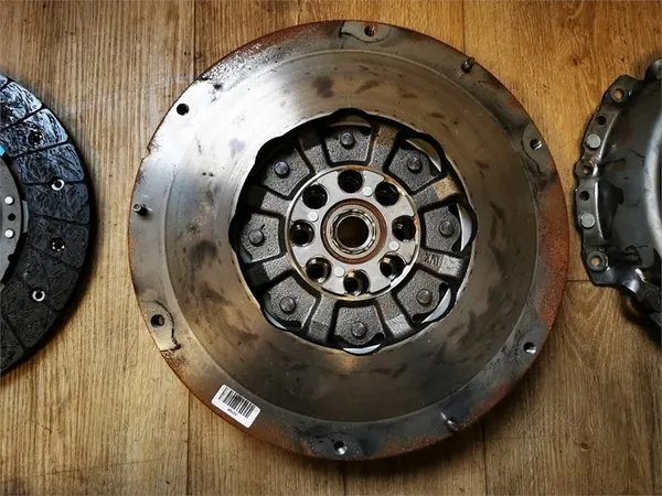 VOLANTE DE DUAL MASSA RENAULT MASTER III IV 2.3 DCI image 9