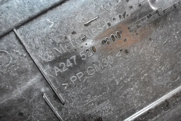 Gebrauchte Mercedes-Benz OE Unterbodenschutz OEM A2475201600 image 3