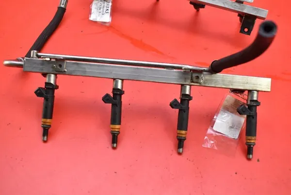 Brandstofrail Injectoren BMW E65 3.6 V8 272 PK 2001-2005 image 3