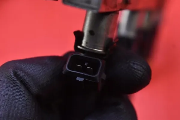 Brandstofrail Injectoren BMW E65 3.6 V8 272 PK 2001-2005 image 6