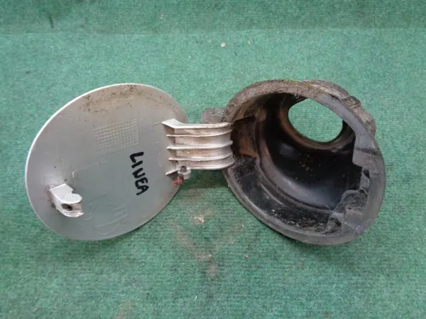 Fiat bränslelucka OEM KLAPKA F.LIN 612 Silver image 3