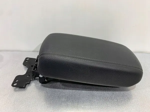 Kia Stonic console armsteun OEM FBZ21469 - Gebruikt image 2