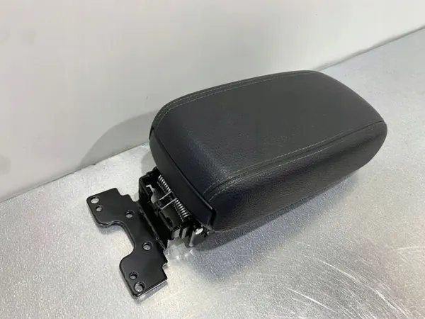 Kia Stonic console armsteun OEM FBZ21469 - Gebruikt image 3