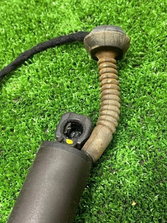 Rechter kofferbakactuator OEM A1678903600 Mercedes-Benz image 3