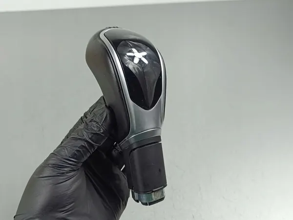 2018 Maserati Levante Gear Shift Knob FOB46475 image 1