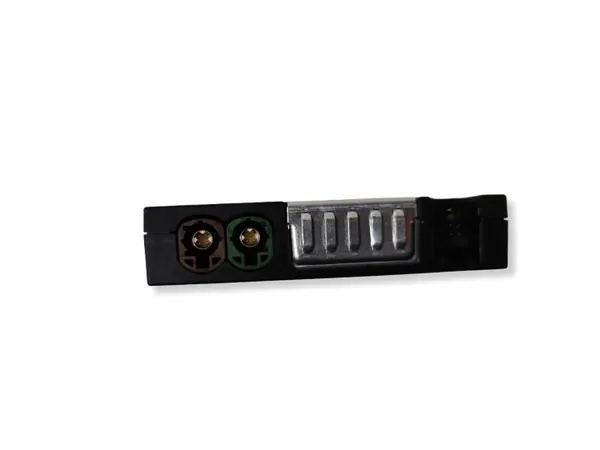 USB-pistorasia OEM 5QF035726 VW Tiguan II:lle image 5