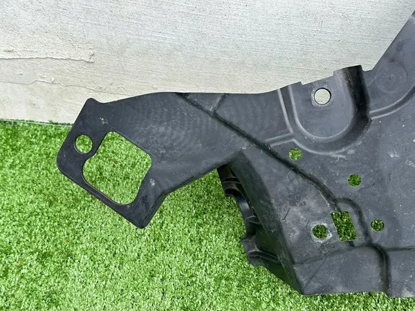 Fram vänster hjulhus täckning Mercedes W206 A2065202300 image 4