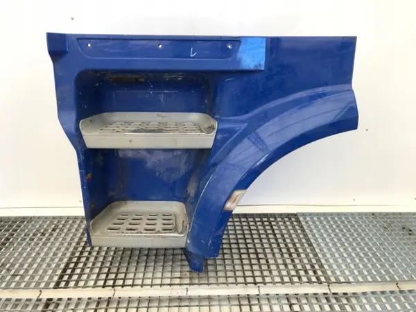 Degrau Cabina DAF Esquerdo OEM 1835023 - Usado image 2