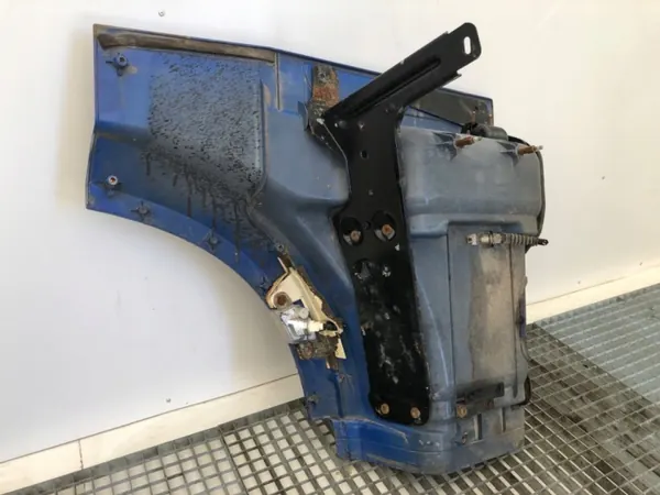 Degrau Cabina DAF Esquerdo OEM 1835023 - Usado image 5