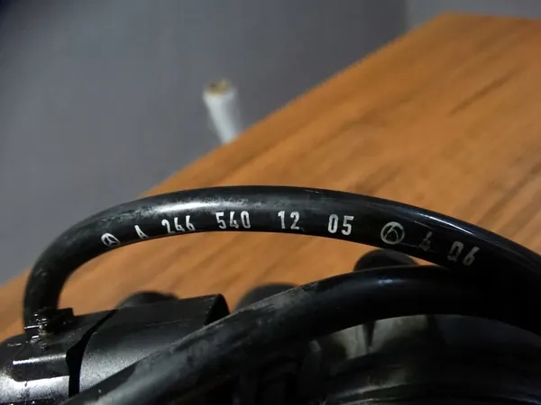 Vasen käsijarrumoottori Mercedes W117 image 4