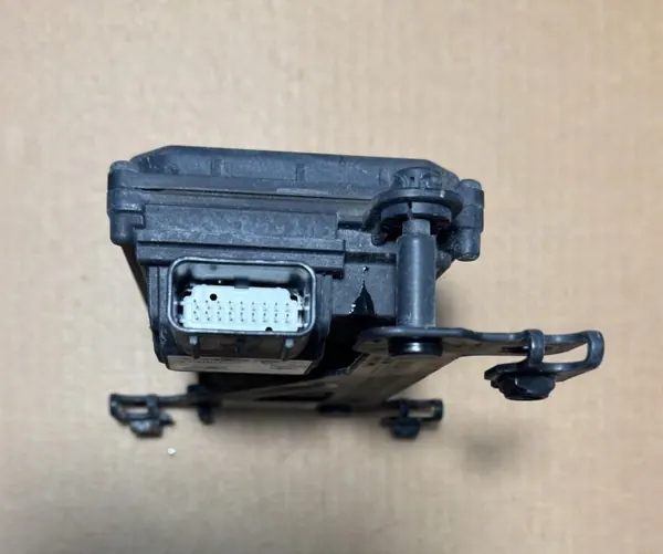 Radar Distronic Volvo OEM 31313621 - Usado image 5