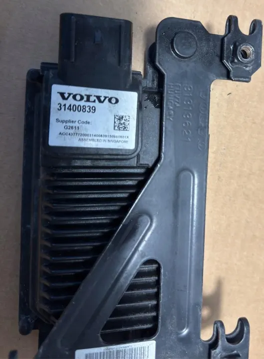 Radar Distronic Volvo OEM 31313621 - Usado image 7
