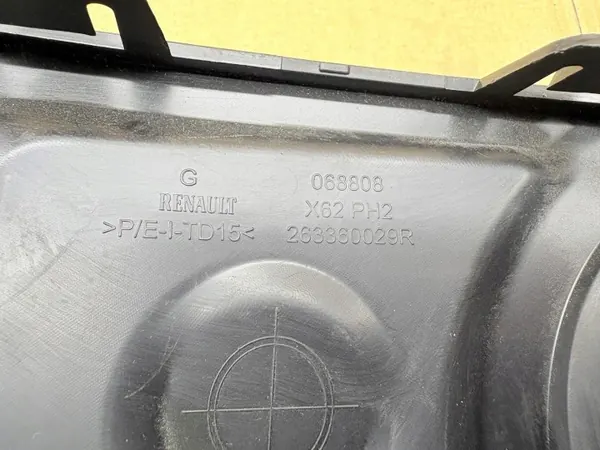 Renault Master III Vänster Stötfångargallerplug OEM 263360029R image 5