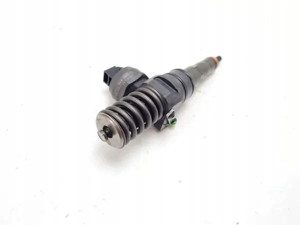 Iniettore carburante VW Golf V PASSAT B6 2.0 TDI 038130073G image 3