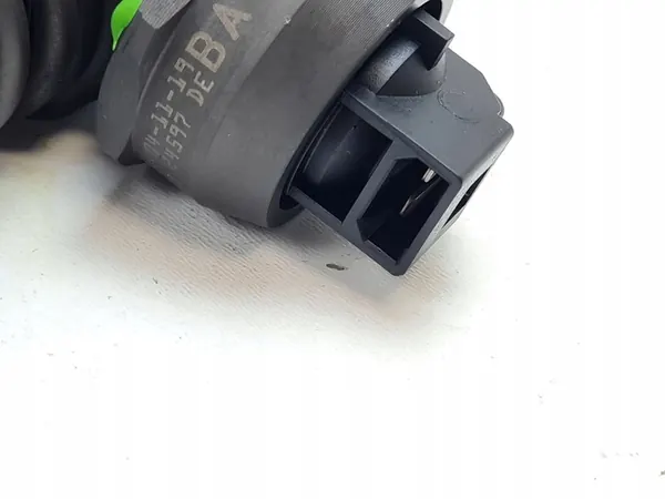 Iniettore carburante VW Golf V PASSAT B6 2.0 TDI 038130073G image 8