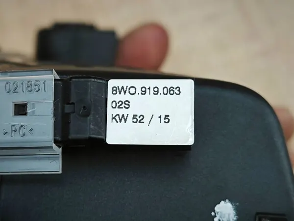 OEM 8W0839019A Poignée Porte Arrière Gauche Éclairée Audi A4 B9 image 5